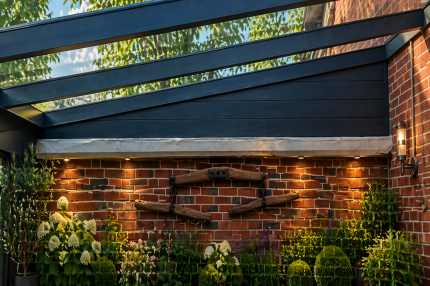 Keilfenster mit Aluminium Planken