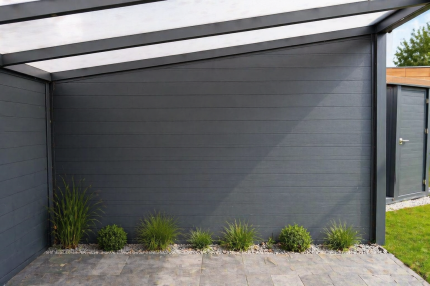 Seitenwand aus Alu-Planken